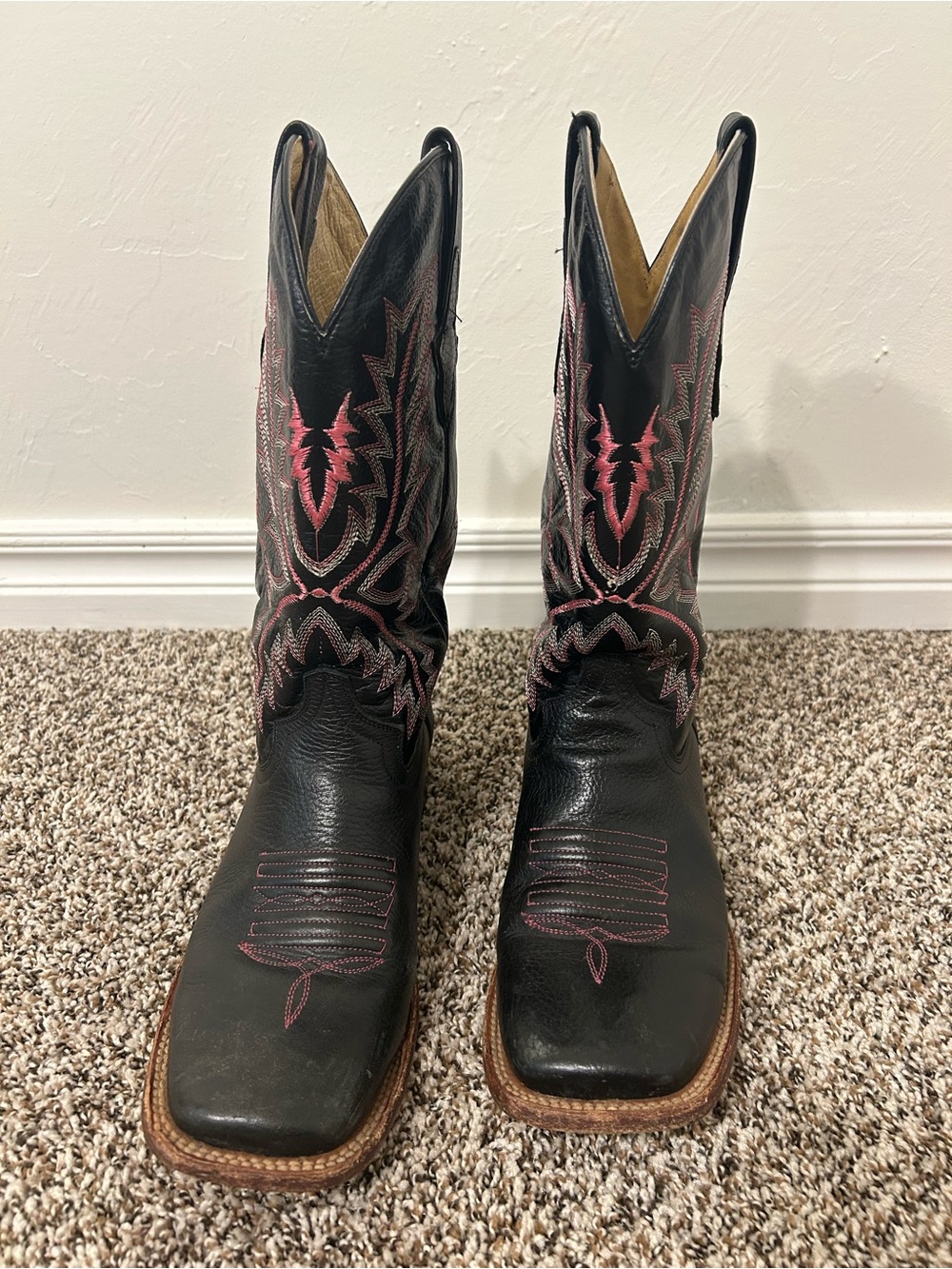 Ferrini Black Cowboy Boots with Pink Embroidery - Picture 4 of 9
